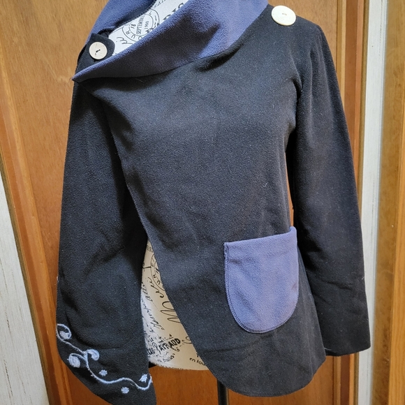 Black, blue, lavendar fleece wrap - Picture 3 of 4